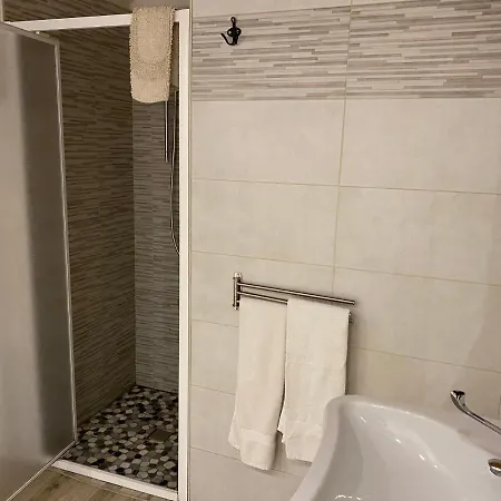 La Casina Gæstehus Dello